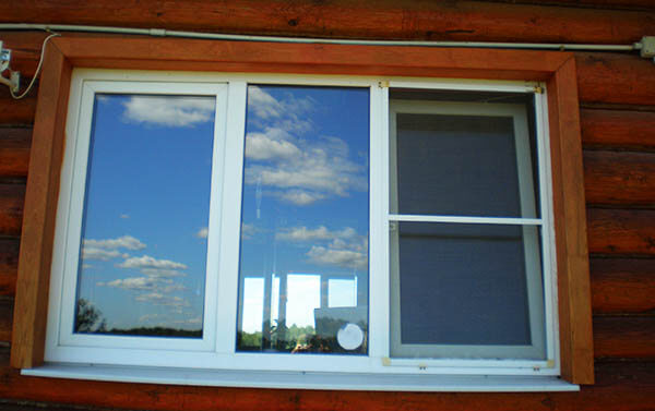Деревянные или пластиковые окна для загородного дома